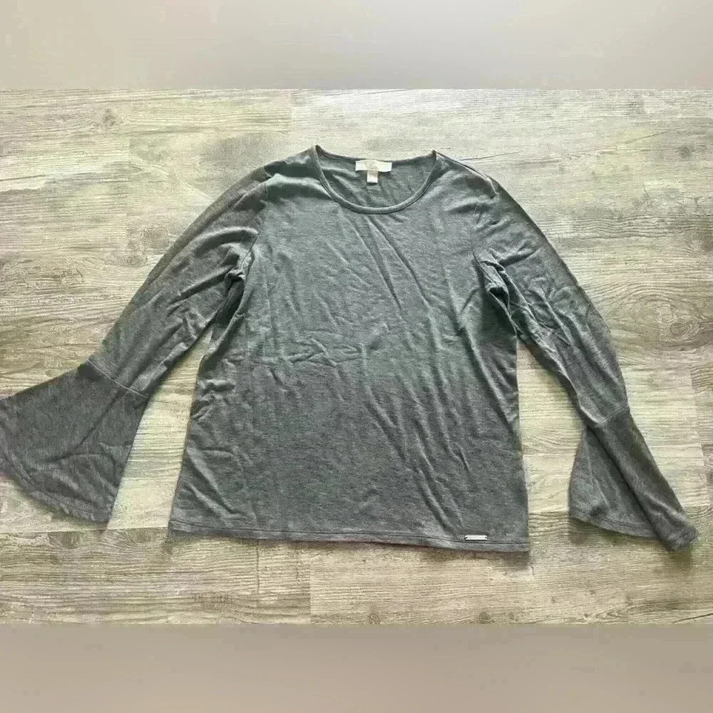 Size L Michael Kors fluted sleeve basic gray‎ shirt